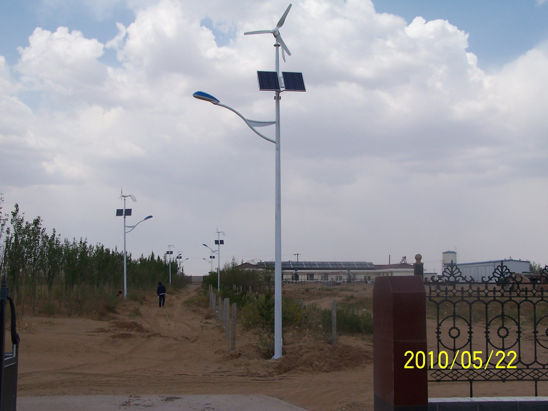 农村道路在选择太阳能路灯时要注意什么?