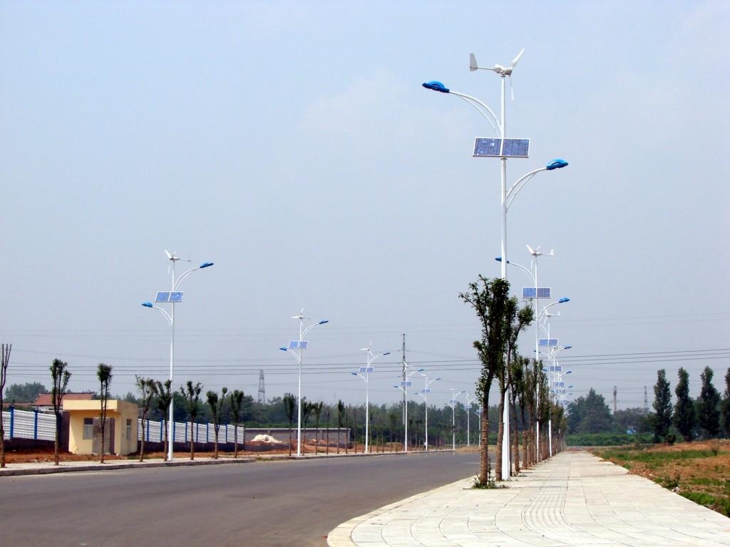 如何选?超高性能太阳能路灯!